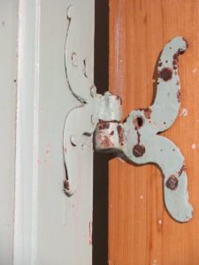 double mustache hinge, door museum, Moulin de La Chevrotière, The King's Way, QC